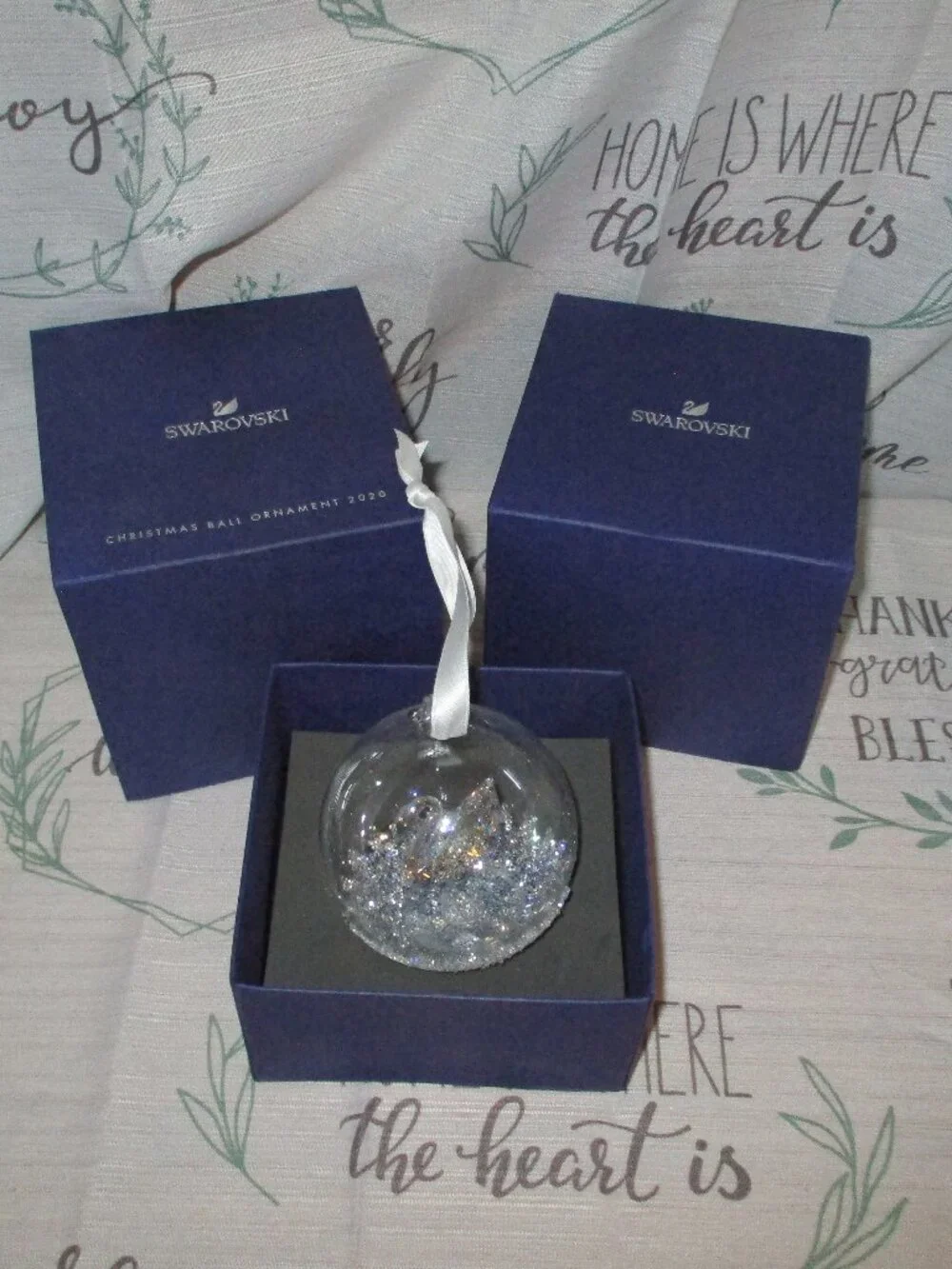 Swarovski swan center